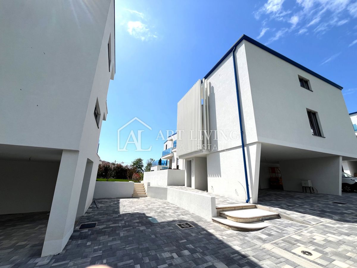 Umago, dintorni - grazioso appartamento in un nuovo edificio, a 300 m dal mare - posizione TOP
