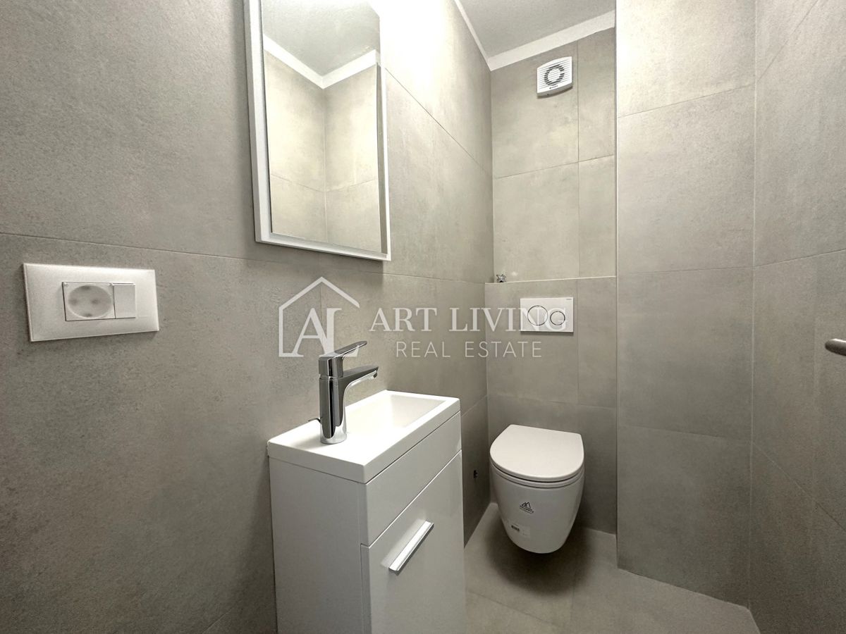 Parenzo, dintorni: appartamento su due piani con tre camere da letto e un'esclusiva terrazza sul tetto.