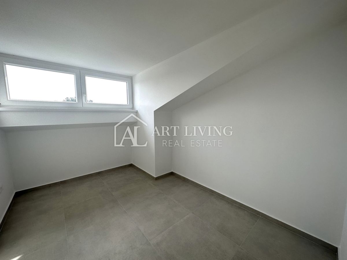 Parenzo, dintorni: appartamento su due piani con tre camere da letto e un'esclusiva terrazza sul tetto.