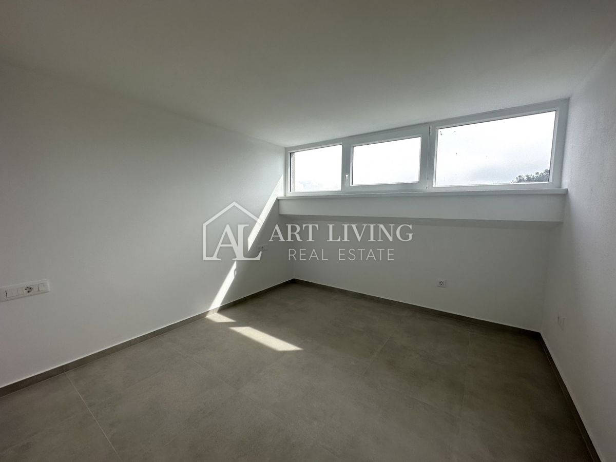 Parenzo, dintorni: appartamento su due piani con tre camere da letto e un'esclusiva terrazza sul tetto.