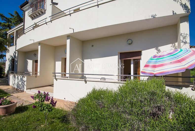 Umago-dintorni, Villa con vista mare a soli 50 m dalla spiaggia