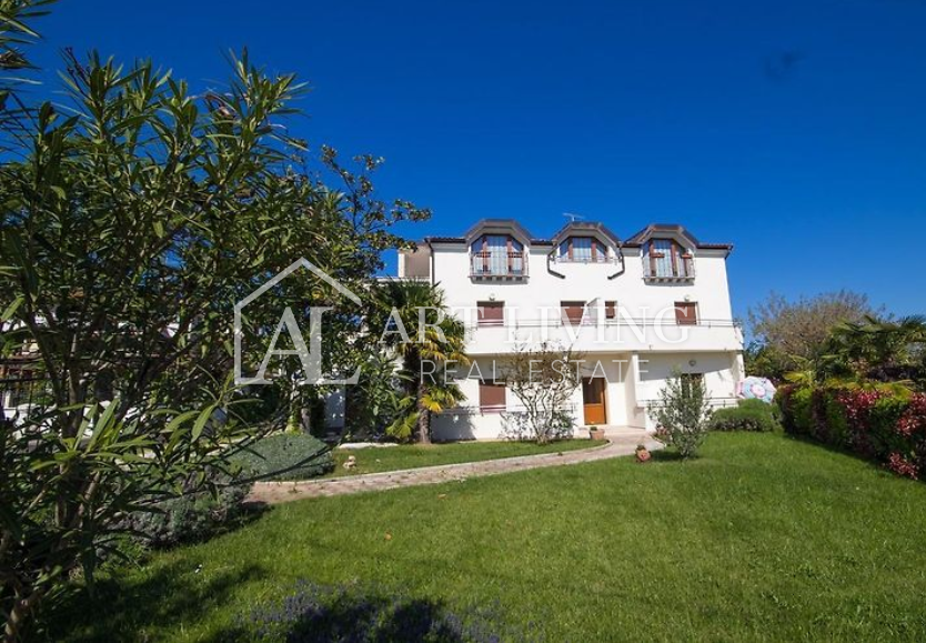 Umago-dintorni, Villa con vista mare a soli 50 m dalla spiaggia