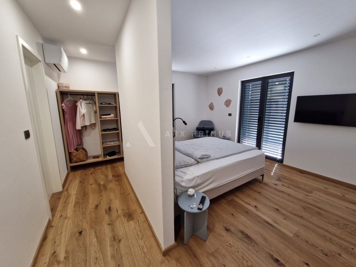 Moderna vila s bazenom i pogledom na more, Murine, Umag