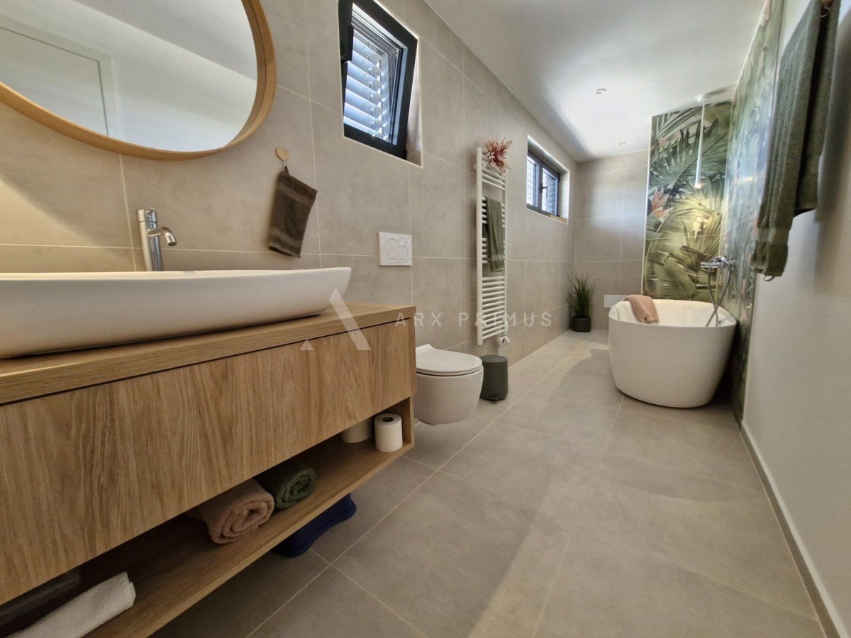 Moderna vila s bazenom i pogledom na more, Murine, Umag