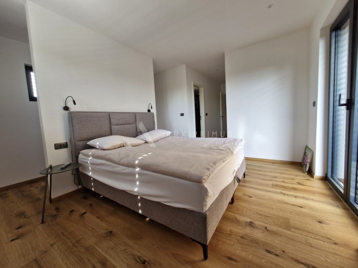 Moderna vila s bazenom i pogledom na more, Murine, Umag