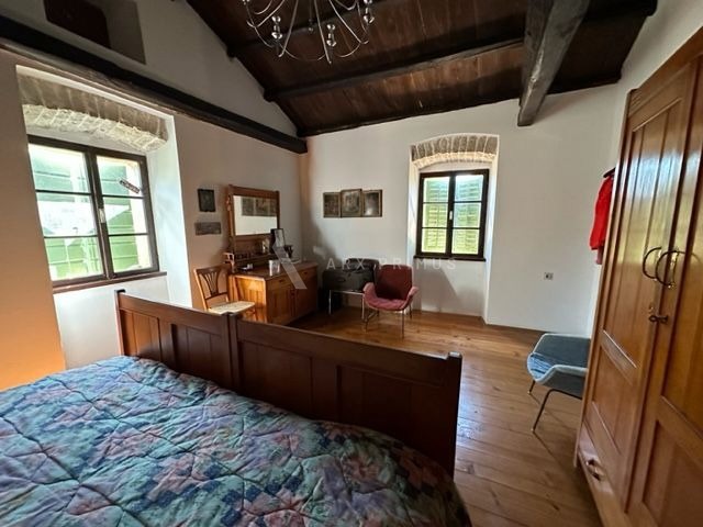 Istarska kamena kuća na mirnoj lokaciji, Dubci