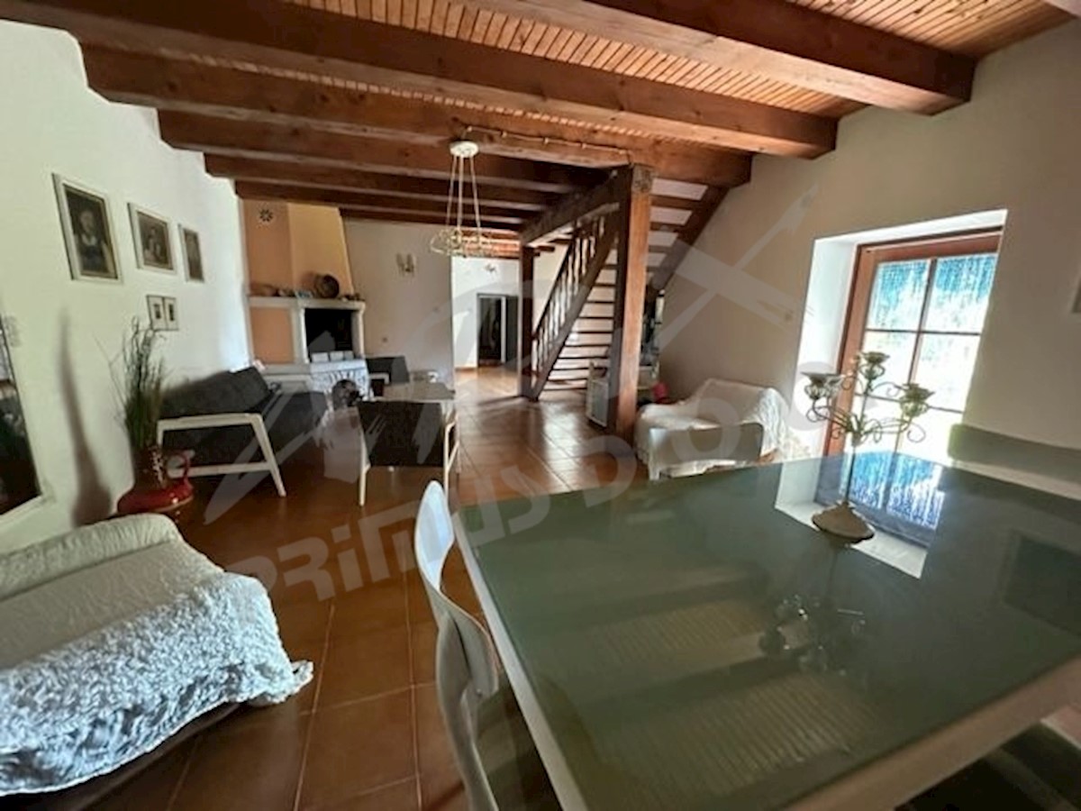 Casa in pietra d'Istria in una posizione tranquilla, Dubci