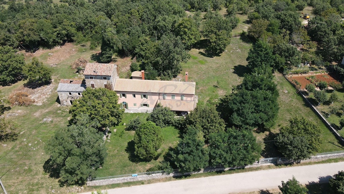 Casa in pietra d'Istria in una posizione tranquilla, Dubci