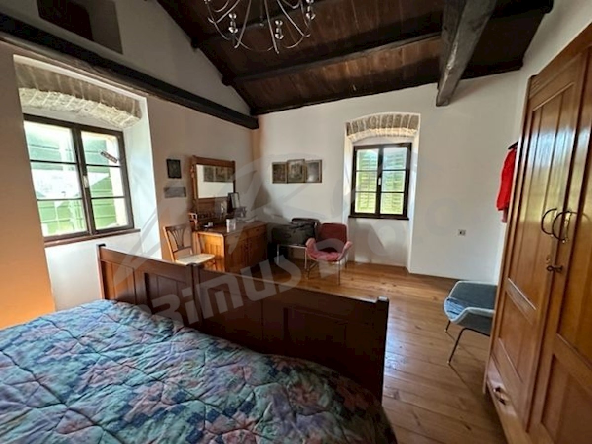 Casa in pietra d'Istria in una posizione tranquilla, Dubci