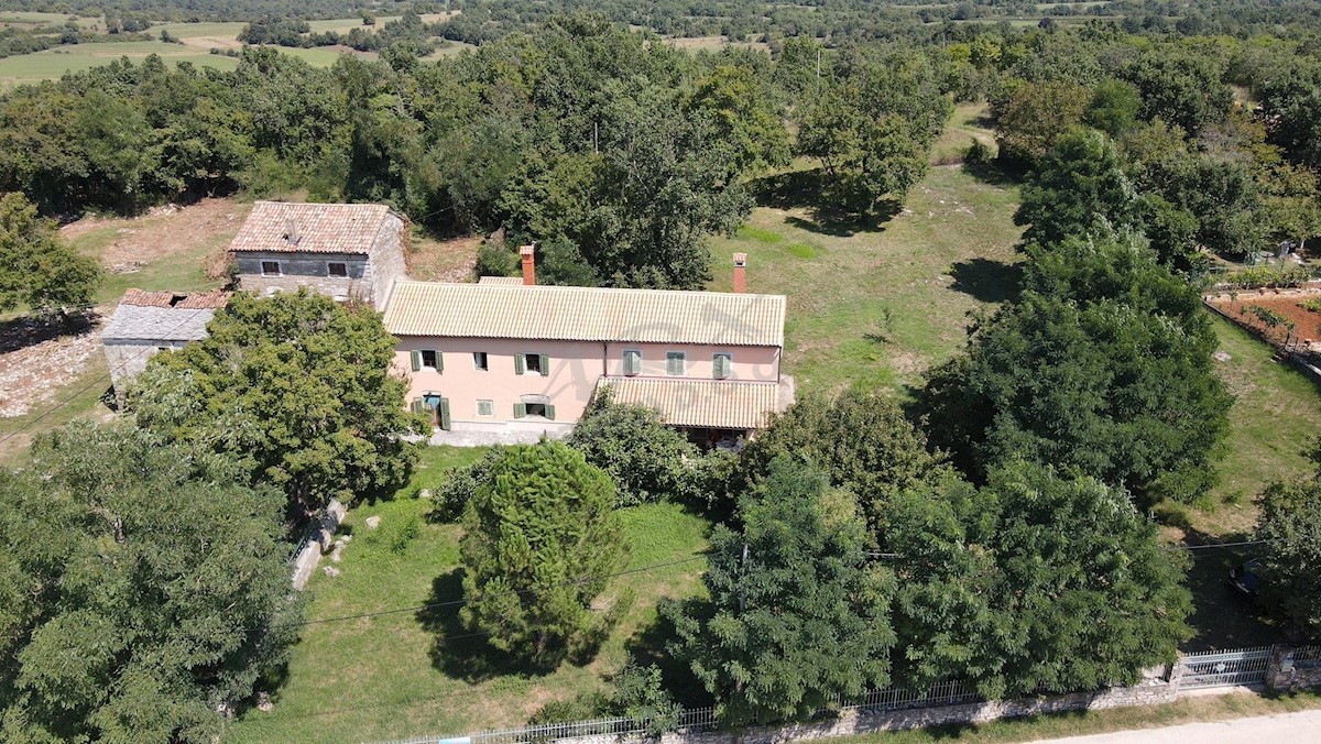 Casa in pietra d'Istria in una posizione tranquilla, Dubci