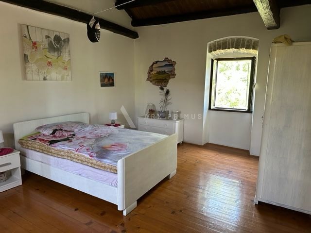 Istarska kamena kuća na mirnoj lokaciji, Dubci