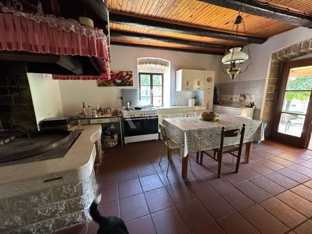 Istarska kamena kuća na mirnoj lokaciji, Dubci