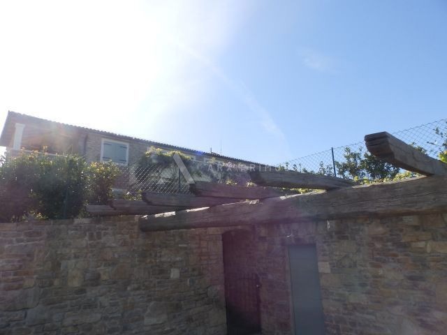 Stara istarska kamena kuća u Baredinama, Buje