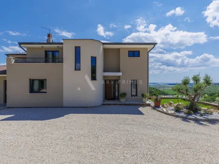 Vila na prekrasnoj lokaciji s otvorenim pogledom na more