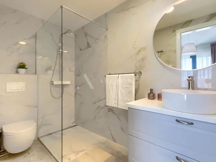 Vila na prekrasnoj lokaciji s otvorenim pogledom na more