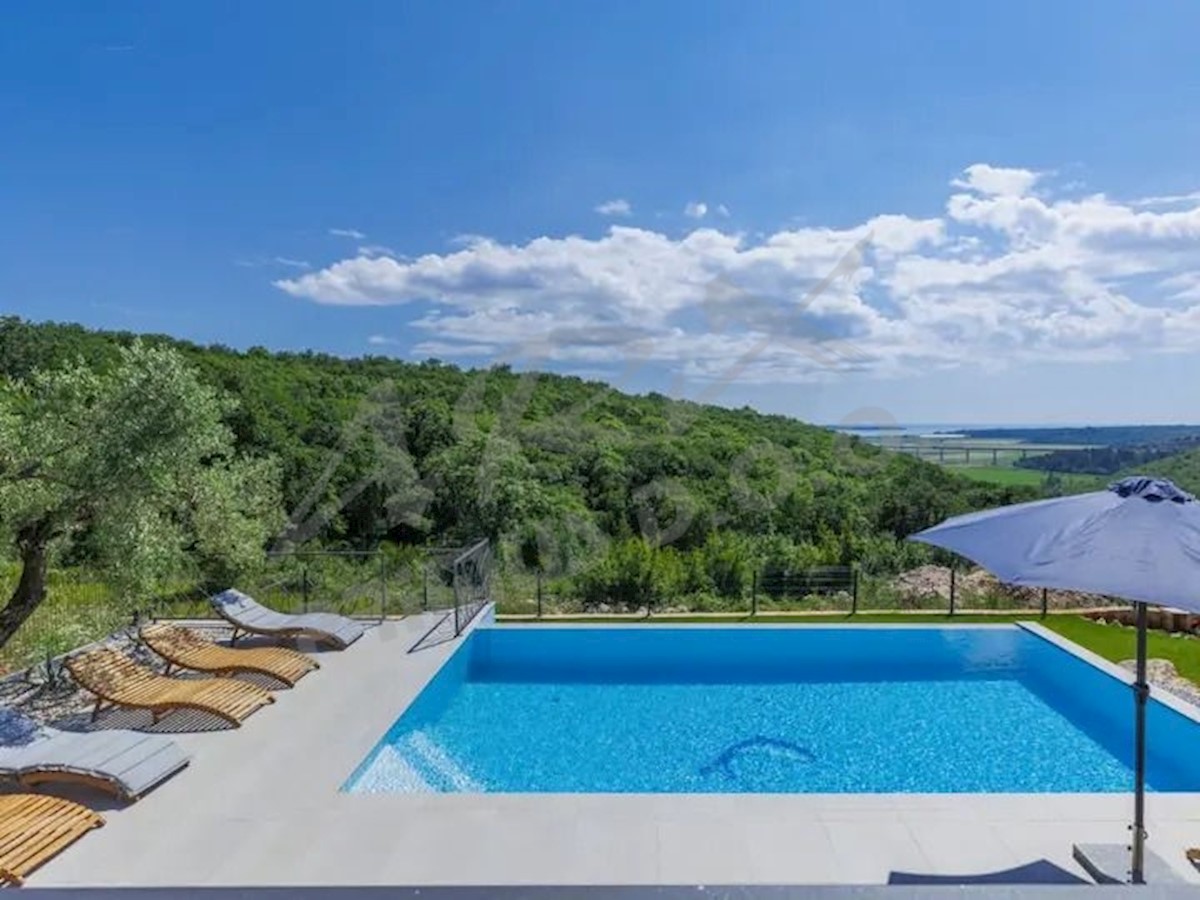 Villa in splendida posizione con vista mare aperta