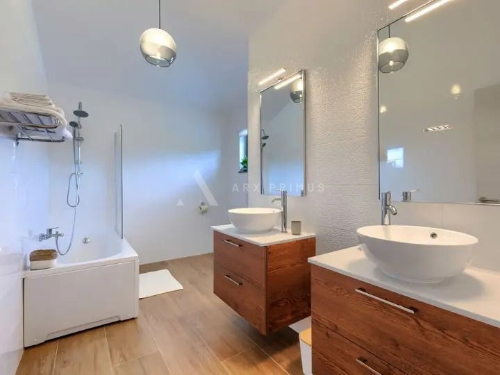 Vila na prekrasnoj lokaciji s otvorenim pogledom na more