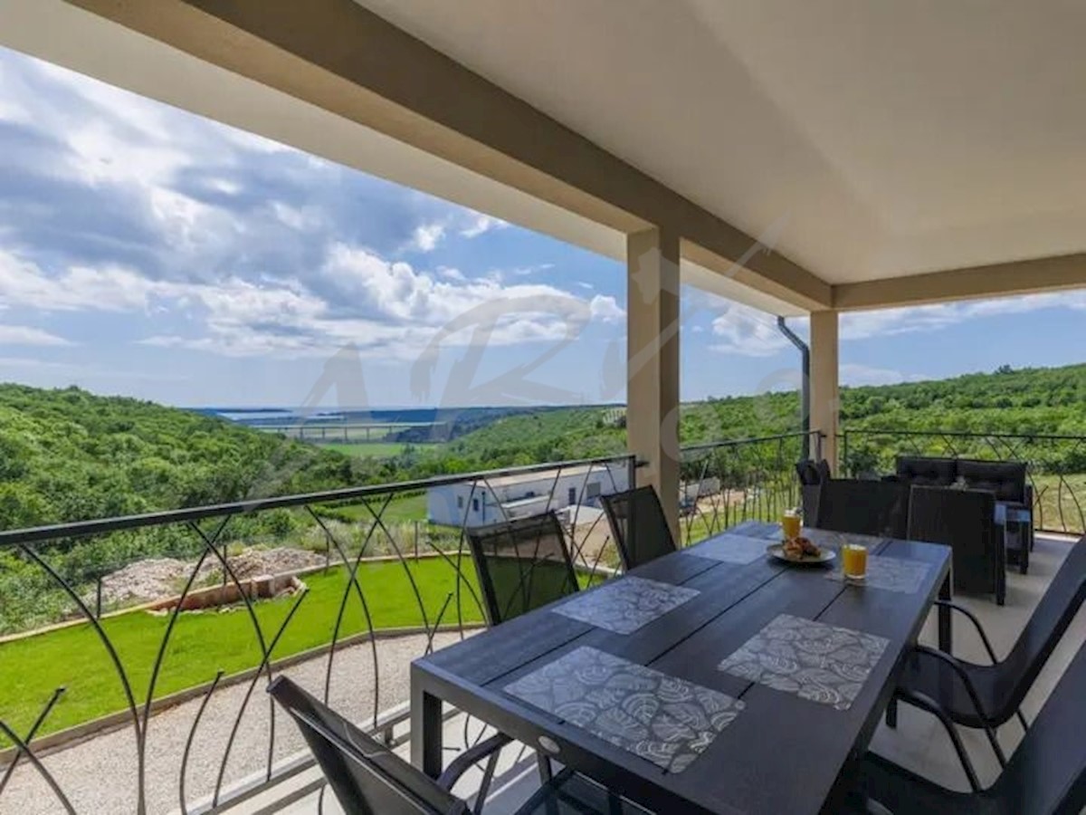 Villa in splendida posizione con vista mare aperta