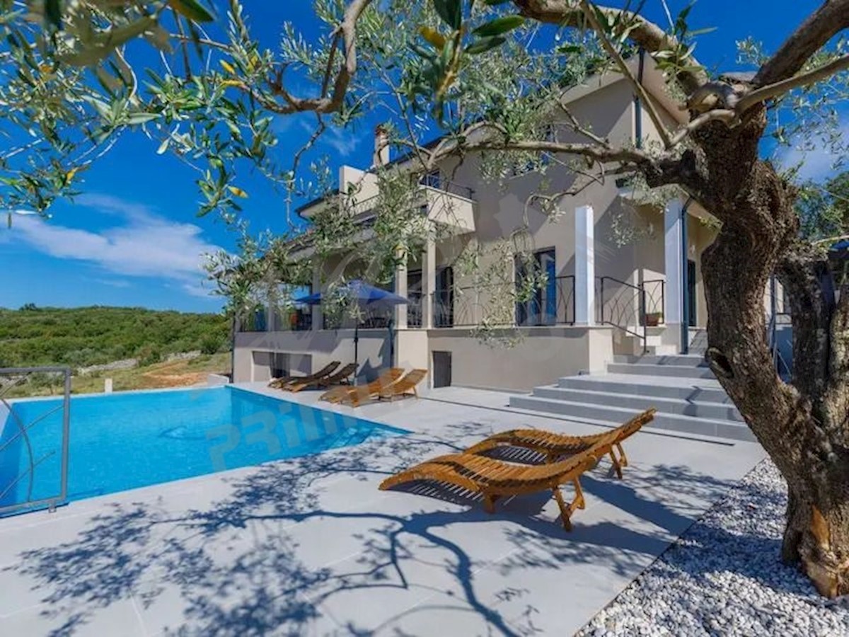 Villa in splendida posizione con vista mare aperta