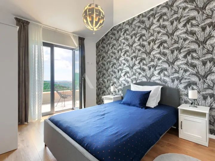 Vila na prekrasnoj lokaciji s otvorenim pogledom na more