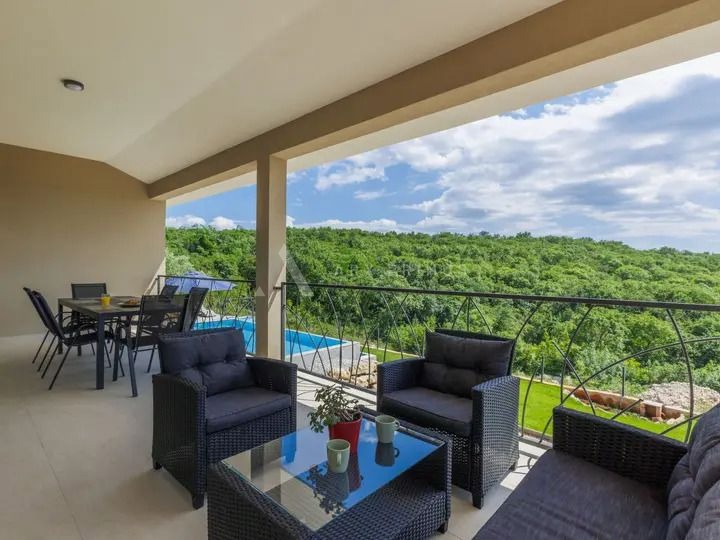 Vila na prekrasnoj lokaciji s otvorenim pogledom na more