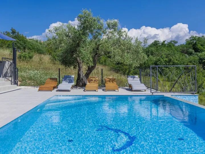 Vila na prekrasnoj lokaciji s otvorenim pogledom na more