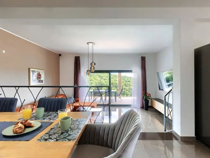 Vila na prekrasnoj lokaciji s otvorenim pogledom na more