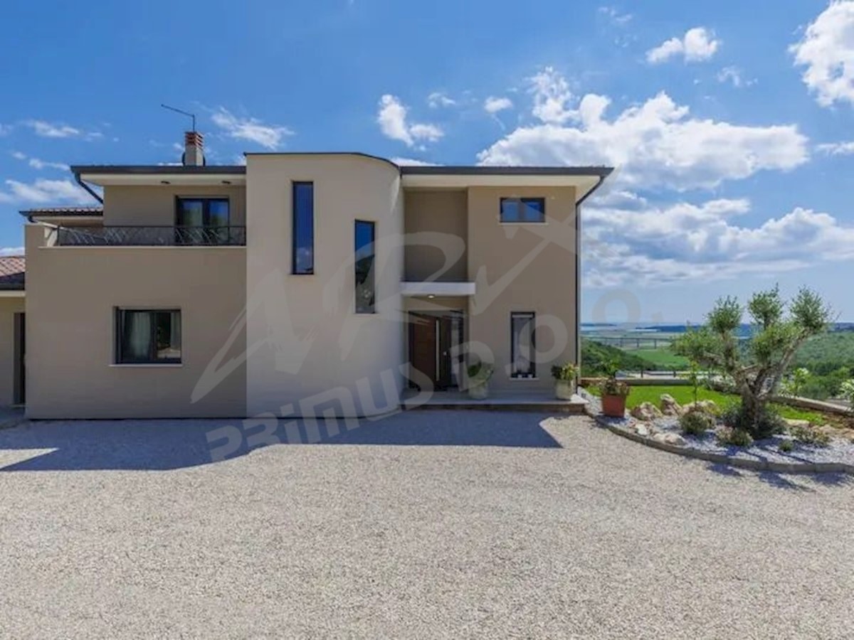 Villa in splendida posizione con vista mare aperta