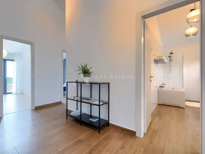 Vila na prekrasnoj lokaciji s otvorenim pogledom na more