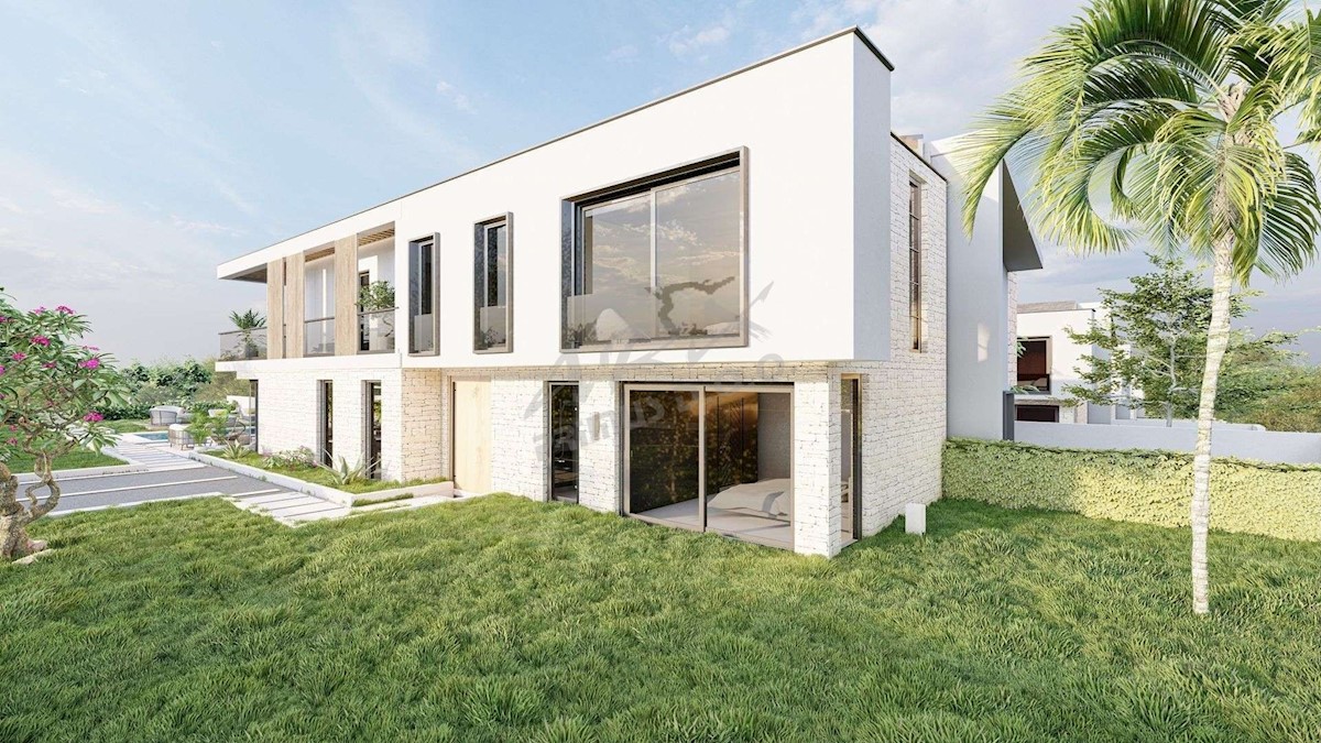 Villa dall'architettura moderna con piscina vicino al mare, Umago