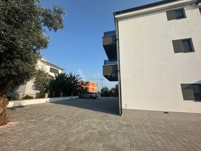 Stan s pogledom na more u Zambratiji