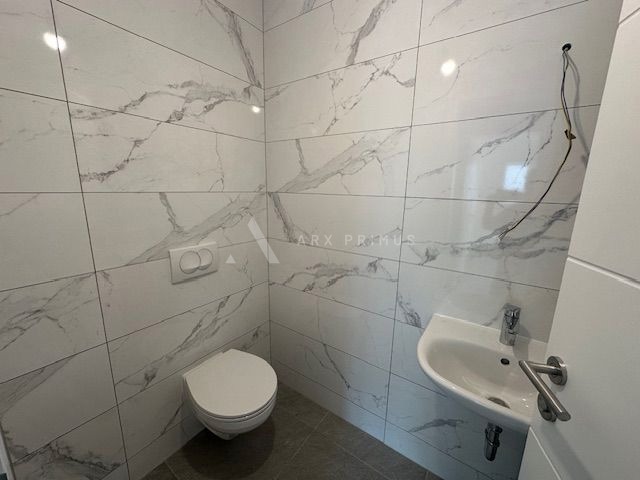 Stan s pogledom na more u Zambratiji