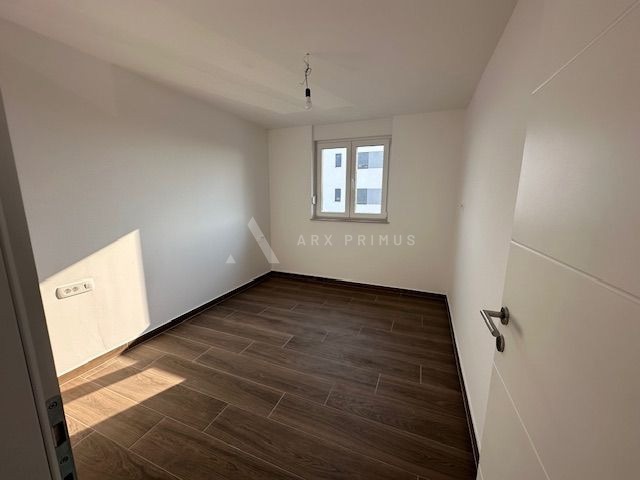 Stan s pogledom na more u Zambratiji