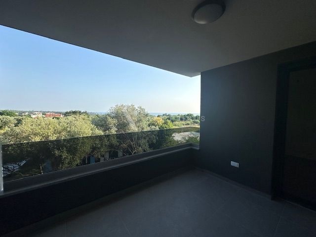 Stan s pogledom na more u Zambratiji