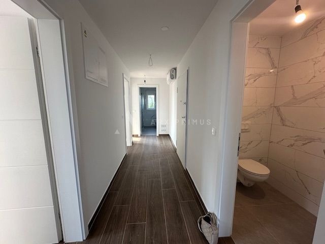 Stan s pogledom na more u Zambratiji