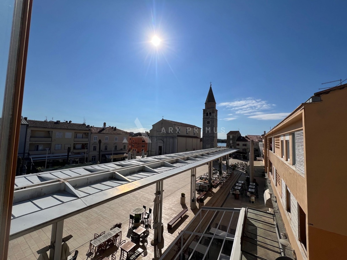 Stan s poslovnim prostorom na top lokaciji u samom centru, Umag