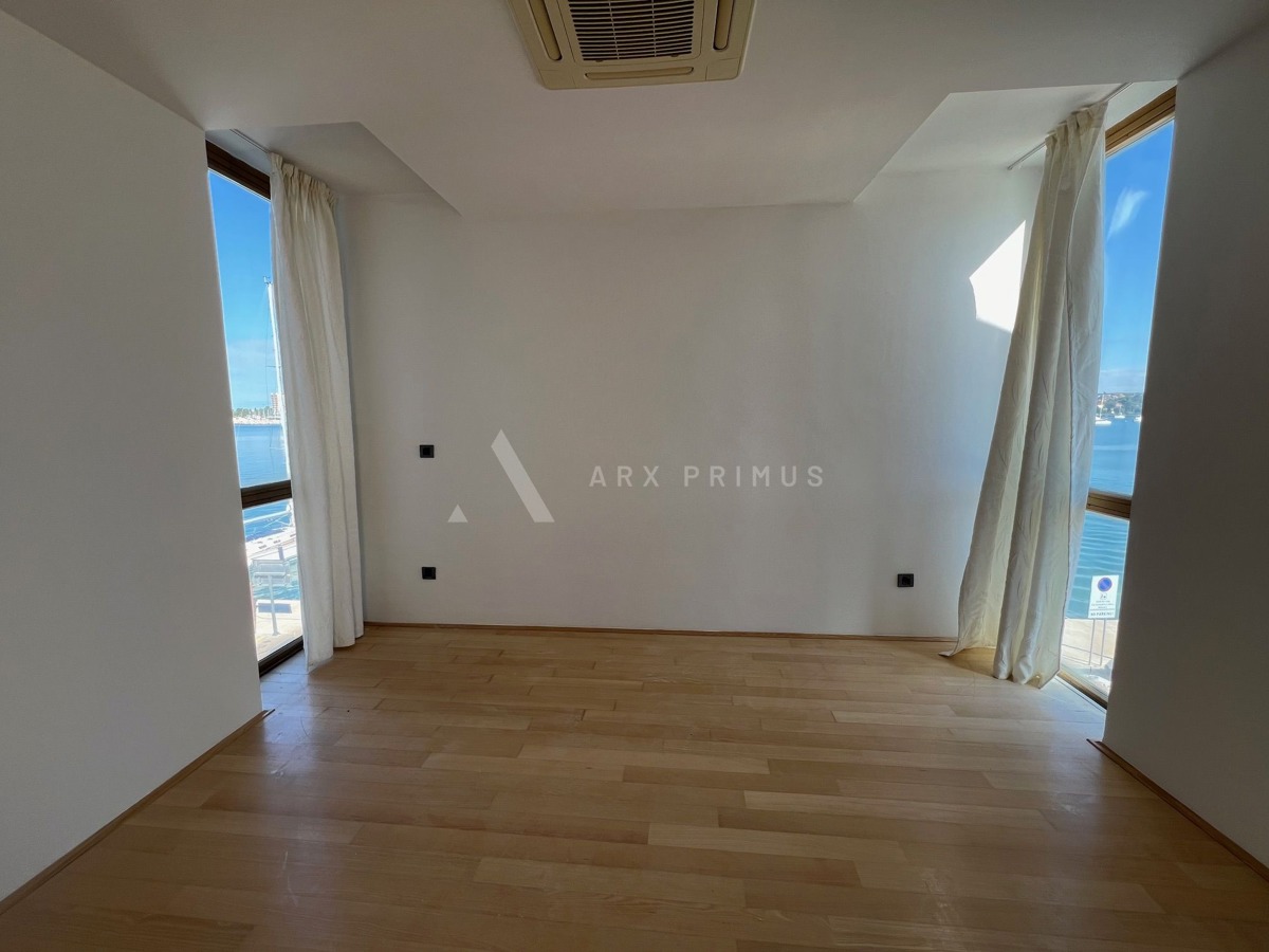 Stan s poslovnim prostorom na top lokaciji u samom centru, Umag