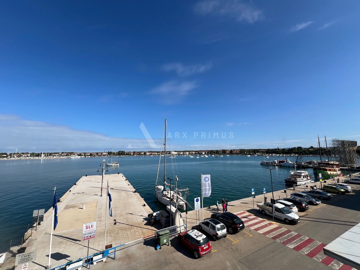 Stan s poslovnim prostorom na top lokaciji u samom centru, Umag