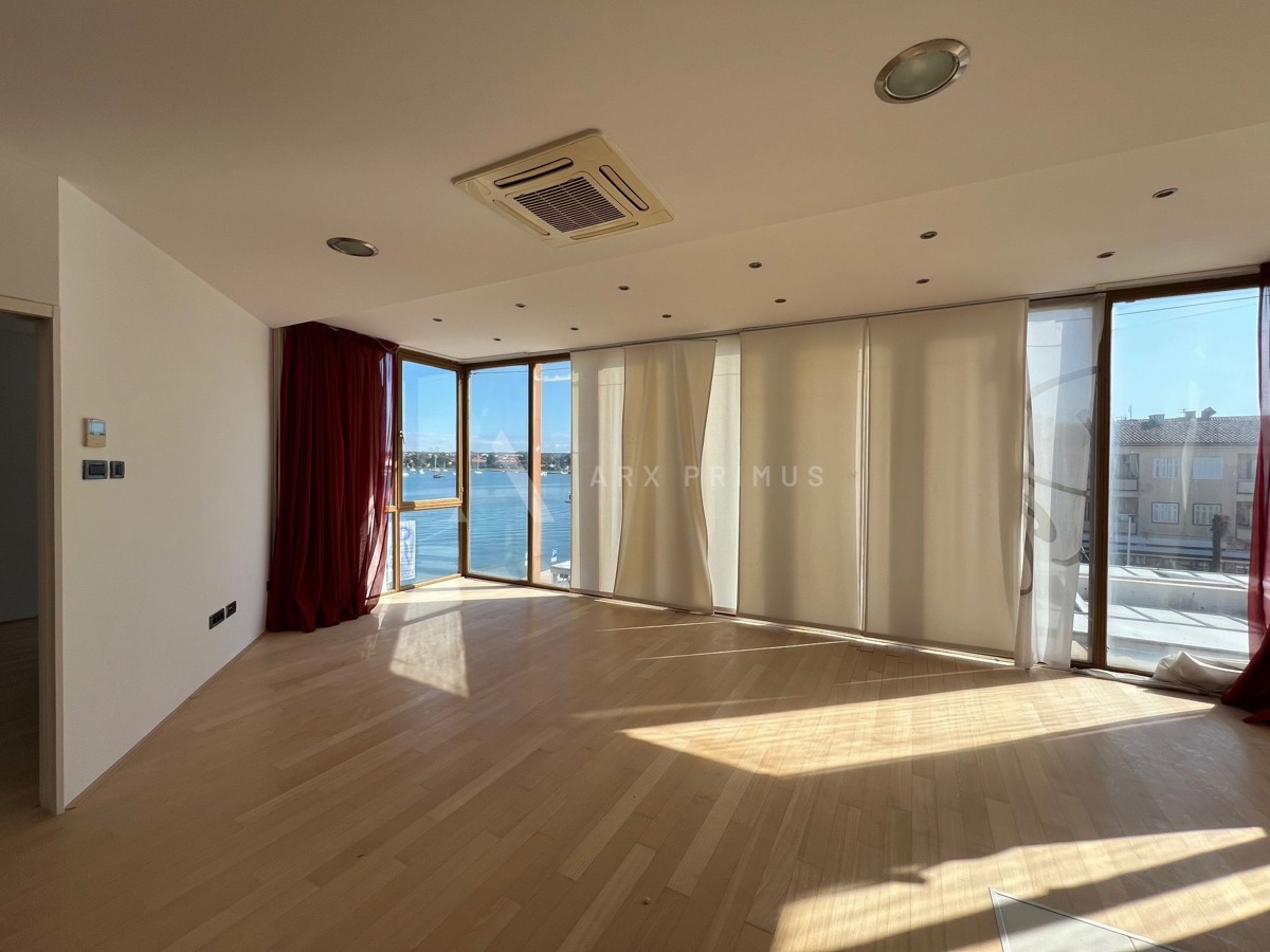 Stan s poslovnim prostorom na top lokaciji u samom centru, Umag