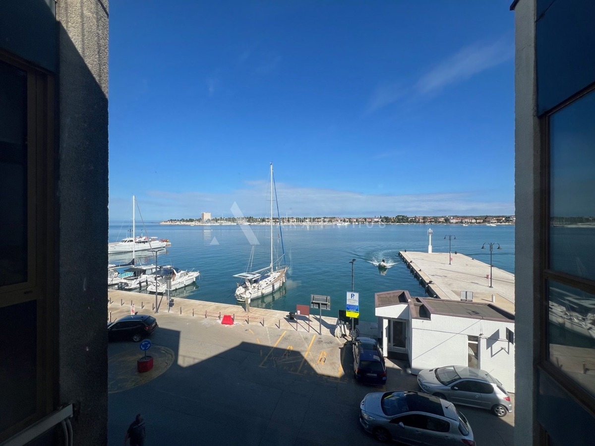 Stan s poslovnim prostorom na top lokaciji u samom centru, Umag