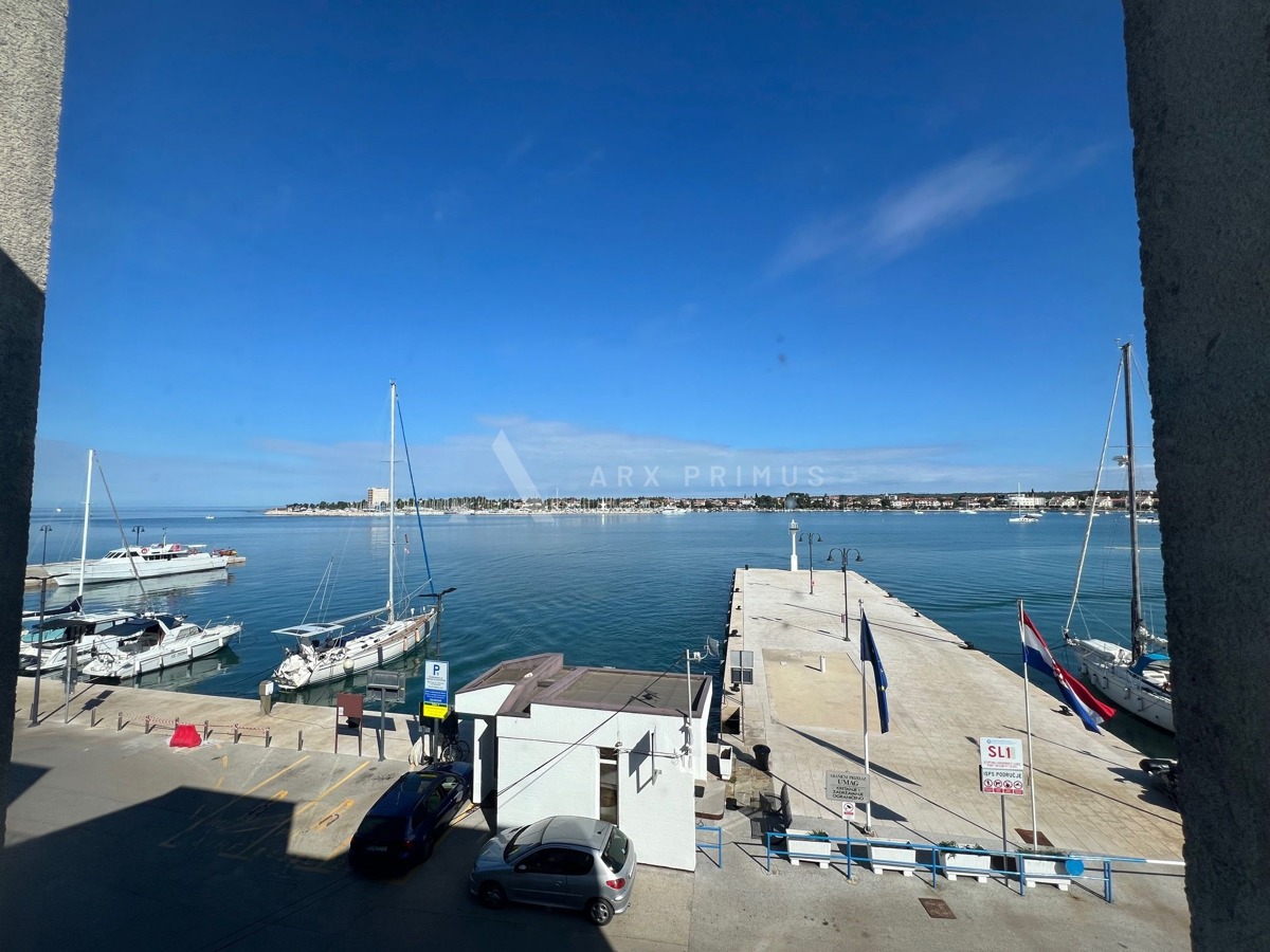 Stan s poslovnim prostorom na top lokaciji u samom centru, Umag