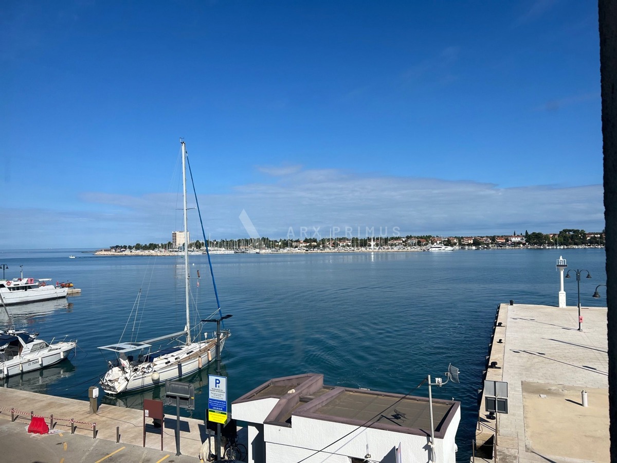 Stan s poslovnim prostorom na top lokaciji u samom centru, Umag