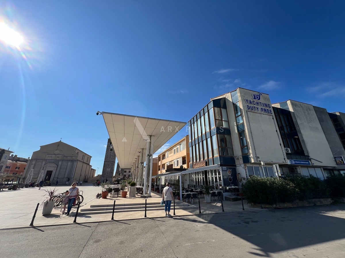 Stan s poslovnim prostorom na top lokaciji u samom centru, Umag