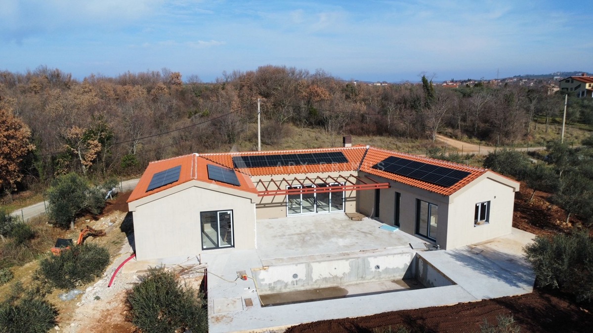 Prizemnica na velikoj parceli, Buje