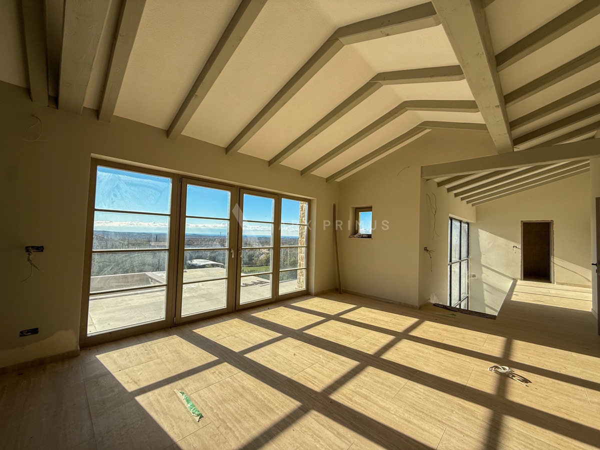 LUKSUZNA VILA, OKOLICA POREČA – MIR, ELEGANCIJA I POGLED NA MORE