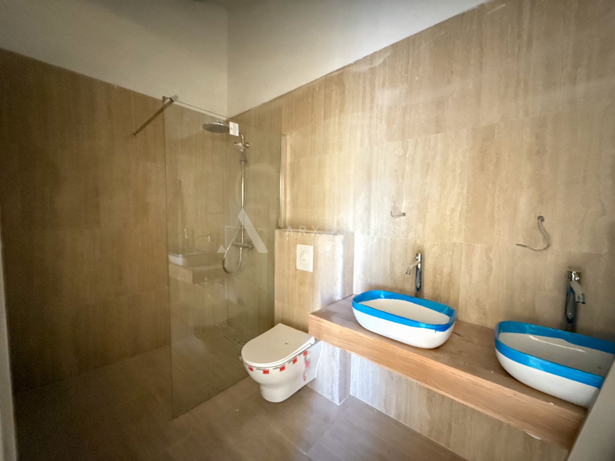 LUKSUZNA VILA, OKOLICA POREČA – MIR, ELEGANCIJA I POGLED NA MORE