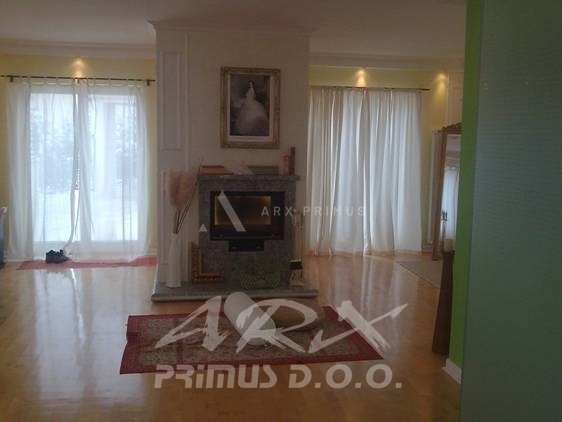 URBANA VILA S BAZENOM