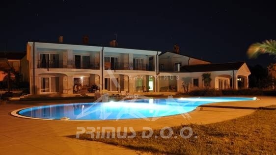 URBANA VILA S BAZENOM