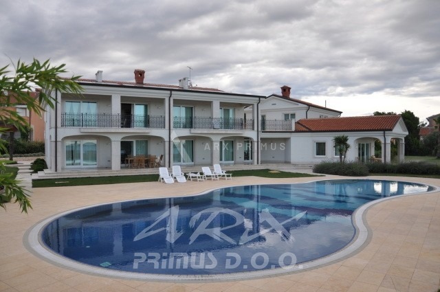 URBANA VILA S BAZENOM