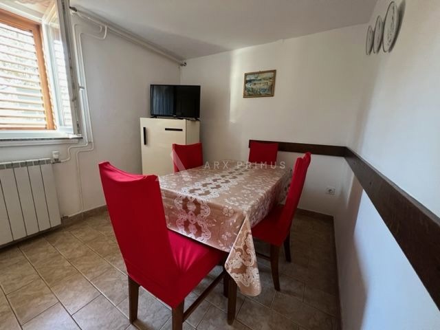 Samostojeća kuća na velikoj parceli okružena zelenilom, Finida, Umag